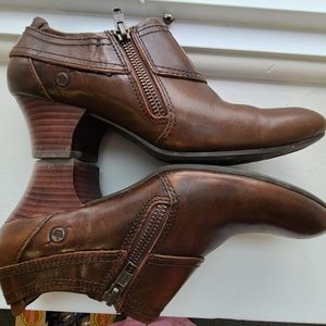 Born Rowan booties size 8